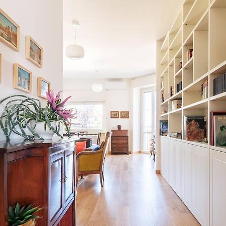 Elegante Bilocale San Calocero Apartment Milan Bagian luar foto