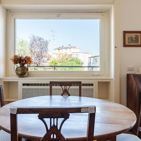 Elegante Bilocale San Calocero Apartment Milan Bagian luar foto