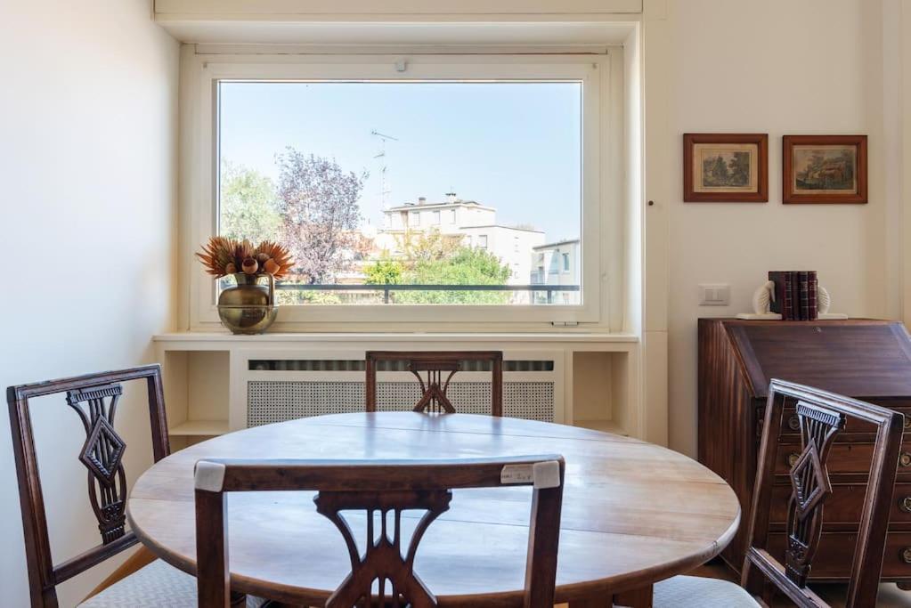 Elegante Bilocale San Calocero Apartment Milan Bagian luar foto