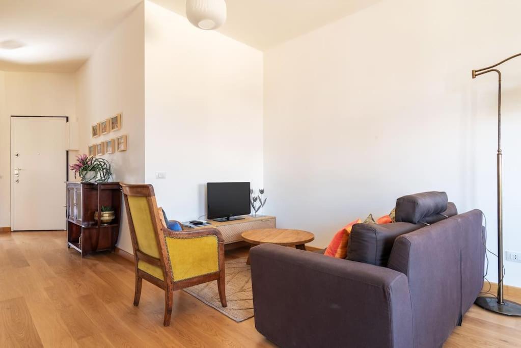 Elegante Bilocale San Calocero Apartment Milan Bagian luar foto