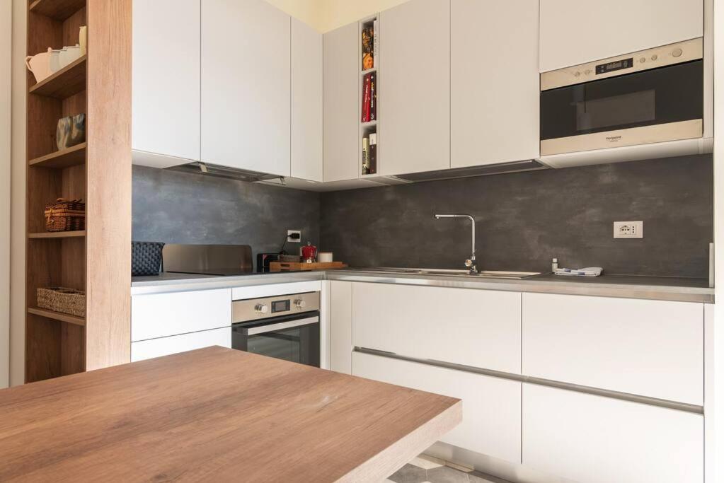Elegante Bilocale San Calocero Apartment Milan Bagian luar foto