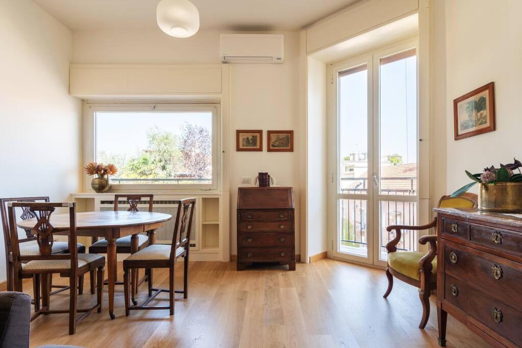 Elegante Bilocale San Calocero Apartment Milan Bagian luar foto